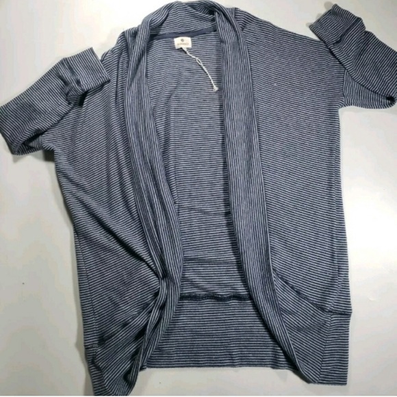 Maternity items in my Posh closet - Picture 10 of 12